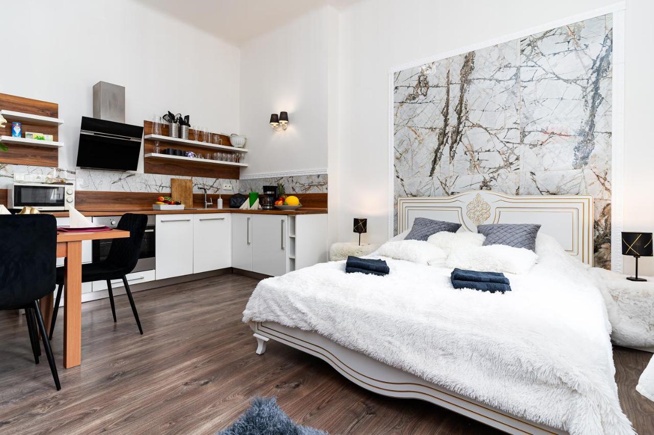 Emperors Elegance Suite Praga Exterior foto